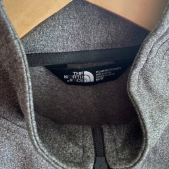 NWT The North Face Grey Tech Glacier 1/4 Zip Pullover Medium - Picture 2 of 3